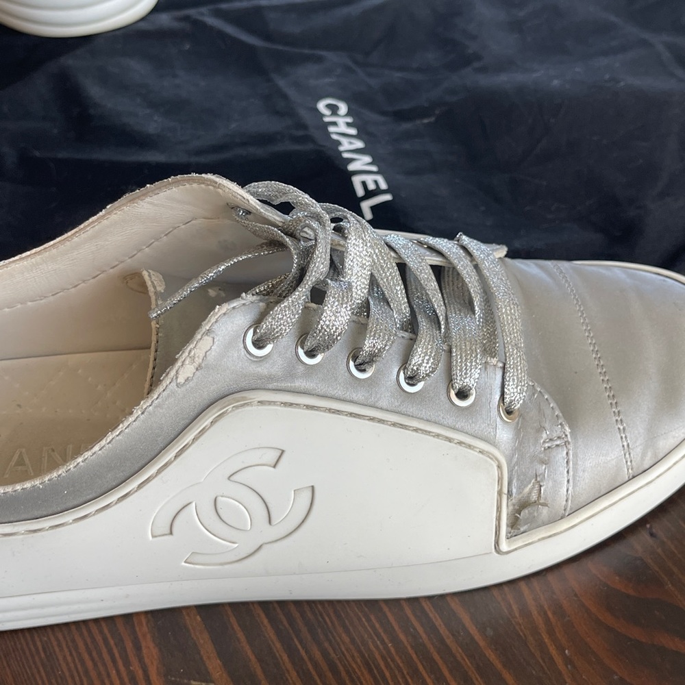 CHANEL SNEAKERS SIZE 10 (silver) - Picture 4 of 4